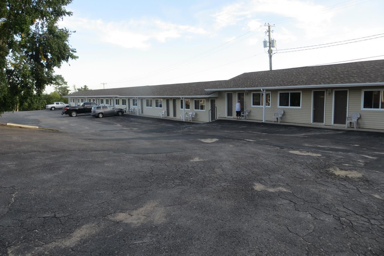 Fundy Line Motel Miramichi Exterior photo